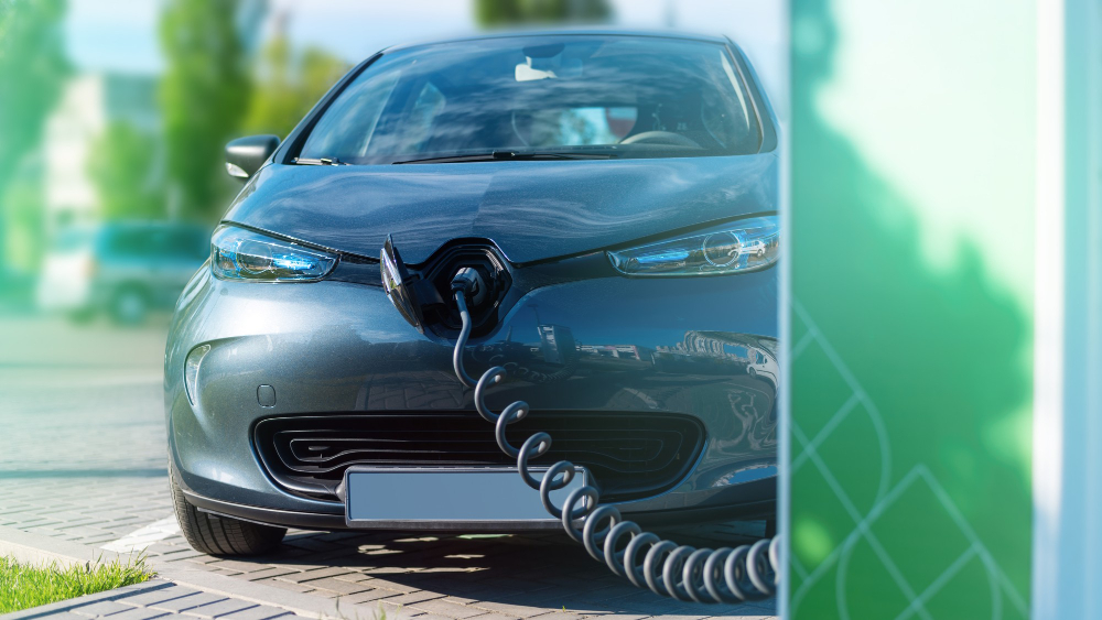 fb-elektroauto-nabijecka